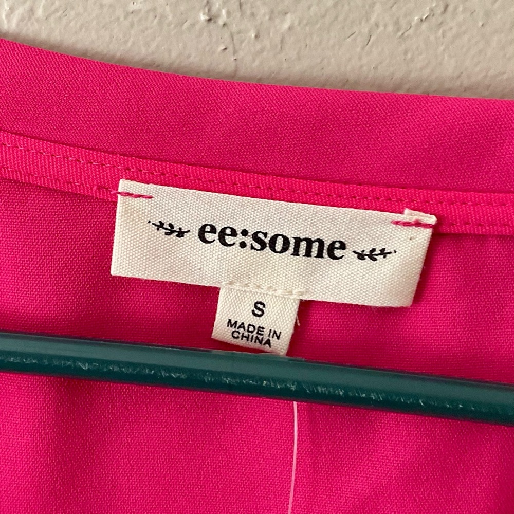 Eesome Fuchsia V-Neck Short Sleeve Tee - Picture 2 of 5